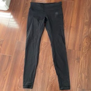 Lululemon low waist size 8 leggings wunder under